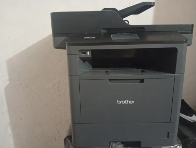 IMPRESSORA MULTIFUNCIONAL BROTHER DCP L5652DN seminova 