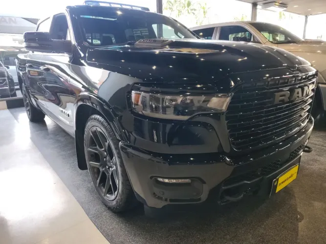 Ram 1500 Laram. Night ED. Bi-TB 3.0 4X4 Aut. 2025