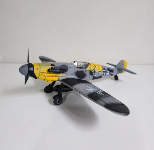 Miniatura avião alemão 2ª Guerra - BF-109 (1/48)