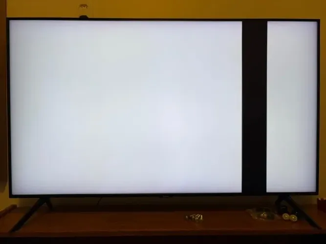 TV Samsung QLED 50" 50Q60TA - com defeito/para retirada de peças