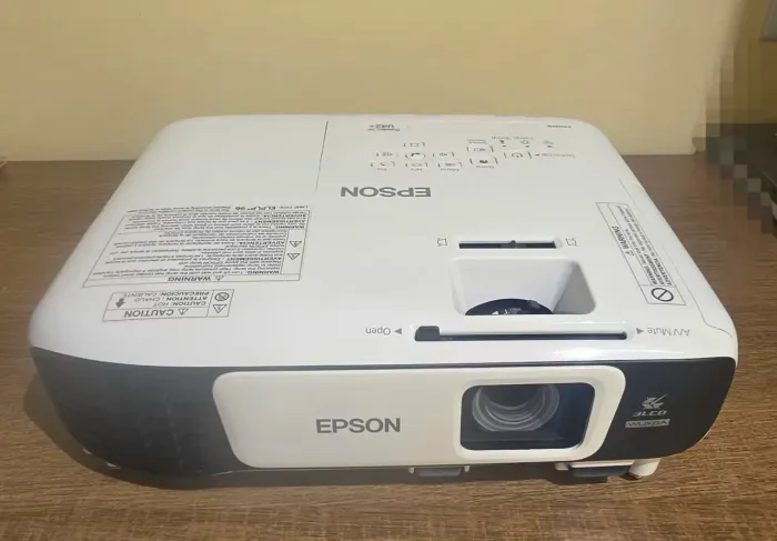 Projetor Epson PowerLite U42+ - 3.600 Lumens - Excelente Estado