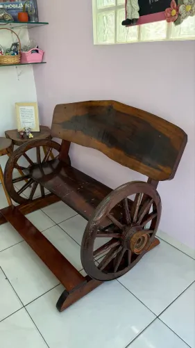 Banco Rústico com Rodas de Carroça - Peça Decorativa Única