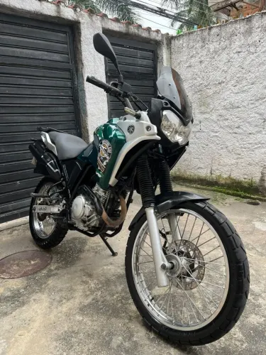 moto muito bem conservada sou 2 dono não tem nada para fazer nela .