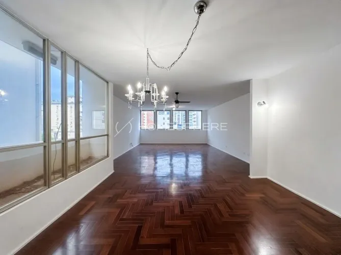 Oportunidade nos Jardins | 183,75 m² para reforma | andar alto| Vista aberta | 3 suítes |