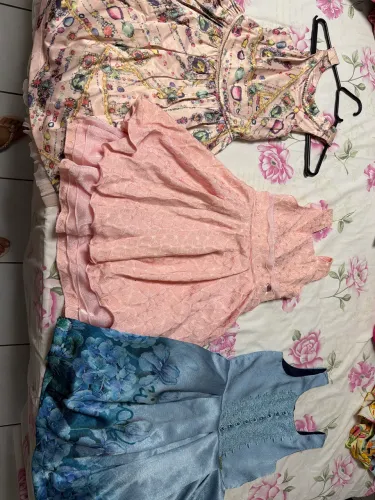 Três vestidos belíssimos de princesa que veste entre 5 a 8 anos