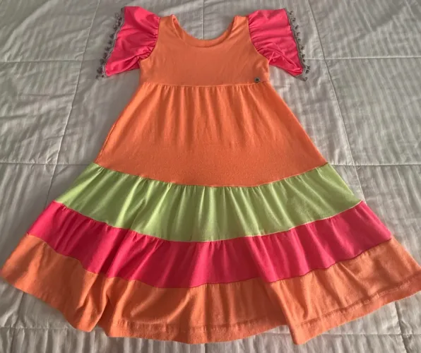 Vestido Infantil Neon Da Cartola - Veste 6 a 8 anos | Vibrante e Moderno | R$18