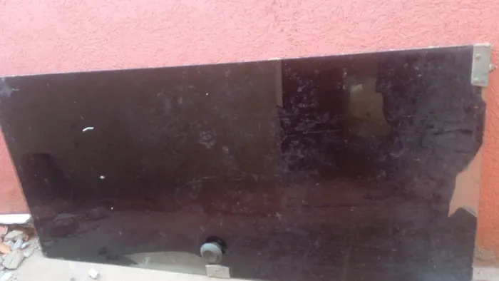 Vendo porta pivotante de vidro temperado.2 metros de largura,2.10 de altura.