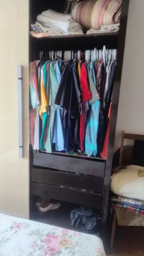GUARDA ROUPAS , vendo ótimo estado 6 gavetas , maleiro sapateira 3 portas 2,40 X 2,30