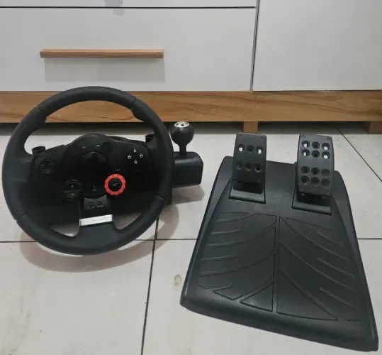 Volante Logitech Driving Force GT PS3 e PC 900 Graus Force Feedback com Câmbio Sequencial