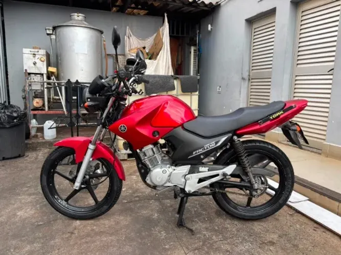 YBR Factor 125 ED 2011 Completa, Revisada + Baú 100L + Pneus Novos e Acessórios