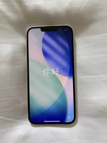 iPhone 14 branco sem marcas