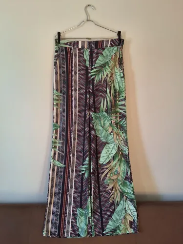 Calça flare de elastano estampada