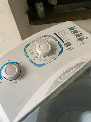 Máquina Electrolux Turbo 10kg LTC10 (COM DEFEITO)
