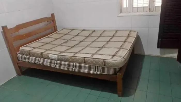 Cama de casal com colchão em bom estado R$180,00 Retirar em Mongaguá.
