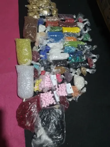 Miçangas e pedrarias para artesanato 