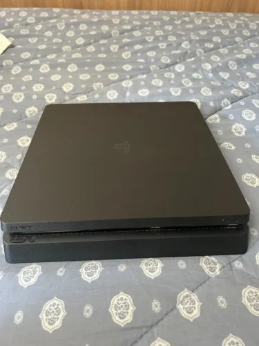 PS4 Slim 1TB (com Cabos & Controle Original) - Semi Novo