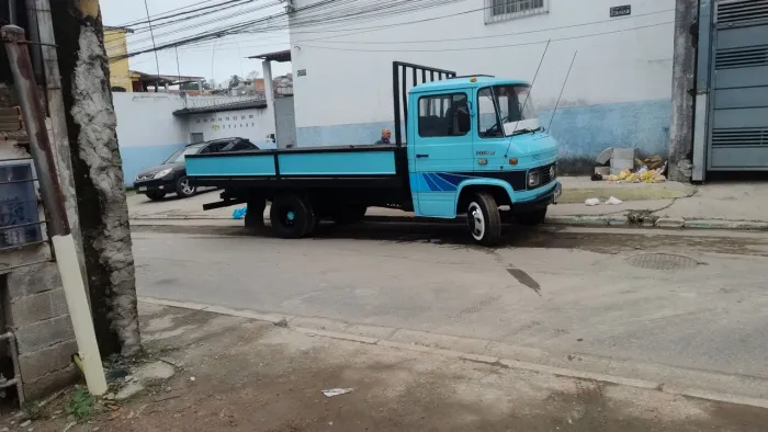 MB 708E Camião em ótimo estado de conservação
