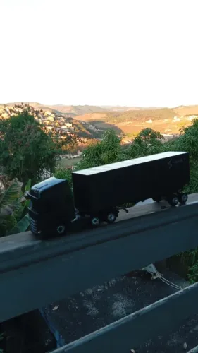 Caminhão de brinquedo Iveco