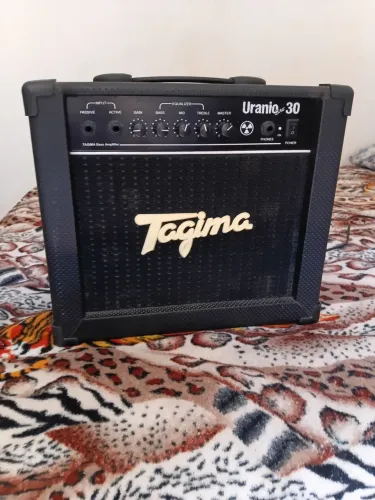 Vendo este cubo para contra baixo, marca Tagima urânio bass,bem conservado valor. 450