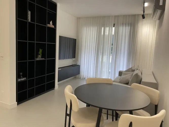 Apartamento para Locação em Florianópolis, JURERE, 1 dormitório, 1 suíte, 2 banheiros, 1 v