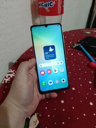 Celular Samsung Galaxy A06 ( 4G de ram/128Gb) usado mas em excelente estado por 480,00