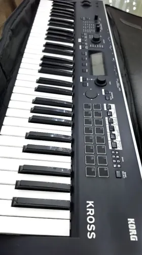 KORG KROSS 2 61 R$ 4600