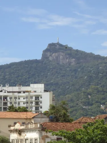 Estácio - Sala, quarto, dependências, garagem e próximo ao Metrô