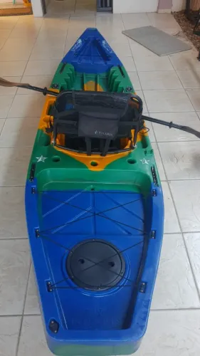 Caiaque Polaris Náutica Pinima Bandeira do Brasil Semi novo, com remo, cadeira e colete.