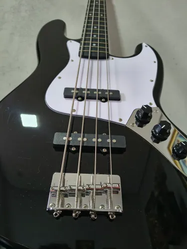Contrabaixo Giannini Jazz Bass GB-100 BK/WH - 4 Cordas (Na Caixa)