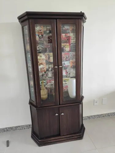 Vendo Cristaleira em Madeira 