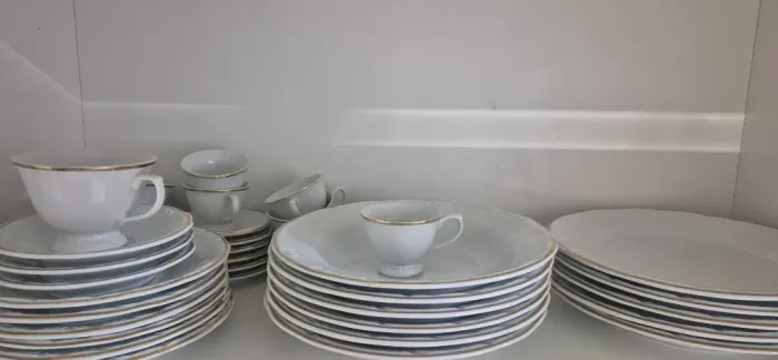 Jogo de Jantar Porcelana Schmidt com filete de ouro Pomerode
