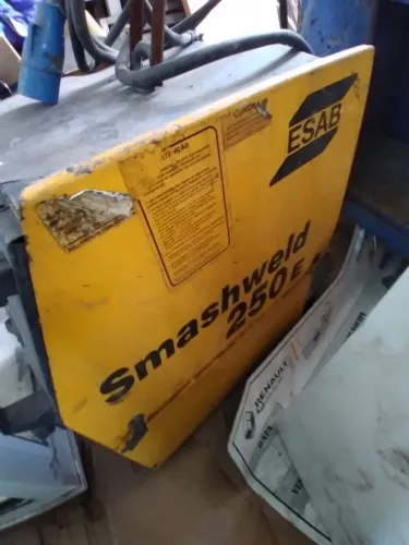 Máquina de solda MIG ESAB 250E SMASHWELD