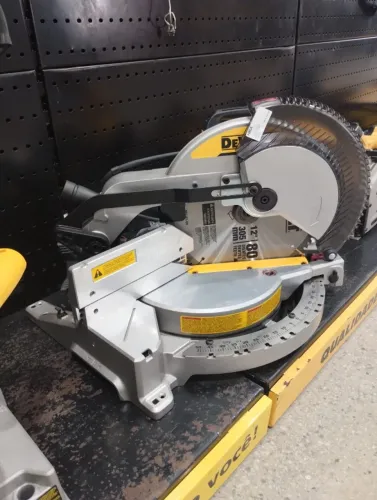 SERRA MEIA ESQUADRIA 12" 1600W 305MM DISCO 80 DENTES PARA ALUMINIO 220V - DEWALT