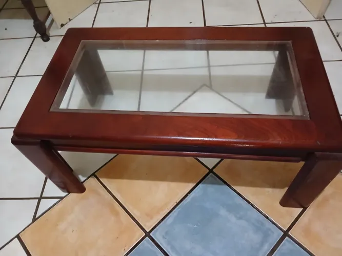 Vendo mesa de mogno e vidro