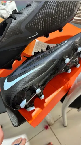Chuteira Nike apenas usada 1 vez