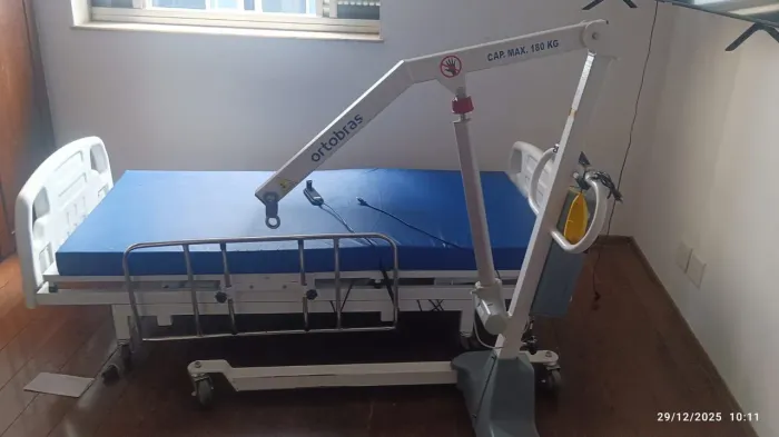 Cama hospitalar elétrica semi nova