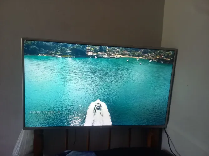 Vendo tv 42 polegadas sem defeitos