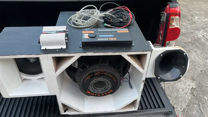 Vendo som de automotivo 