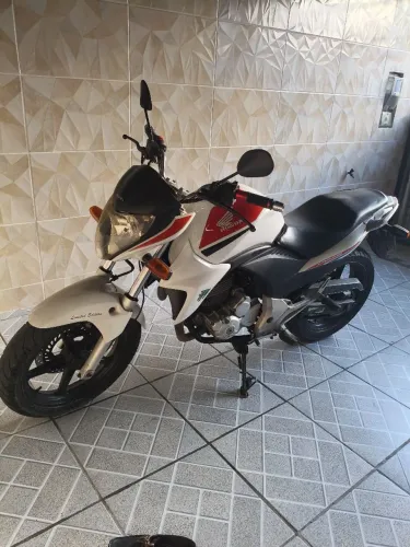 Vendo Moto Honda CB 300R