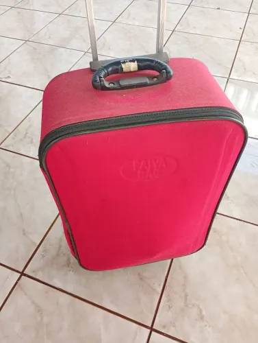 Vende-se Mala com rodinhas