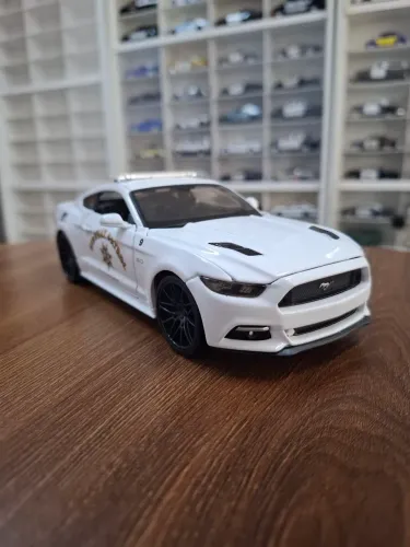 Miniatura Police Maisto 1/24 Ford Mustang GT (2015)