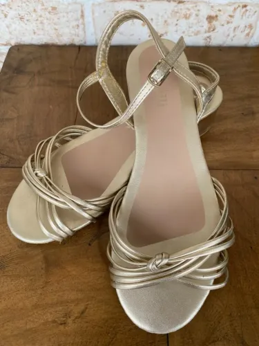 Sandália Pampili Fancy tiras e nó - dourada