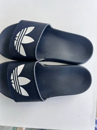 Chinelo adidas seminovo