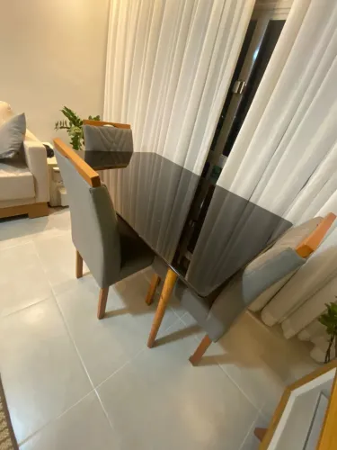 Mesa com 4 cadeiras
