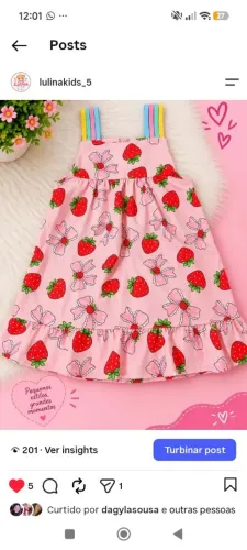 Vestido Menina estampa morangos