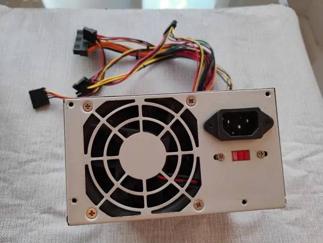 Lote Sucata Informatica 2 Fontes PC mais Cooler Intel mais Cabos mais Fontes Externa