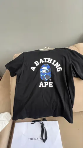 camiseta bape muito nova usei 1 vez tamanho M muito linda