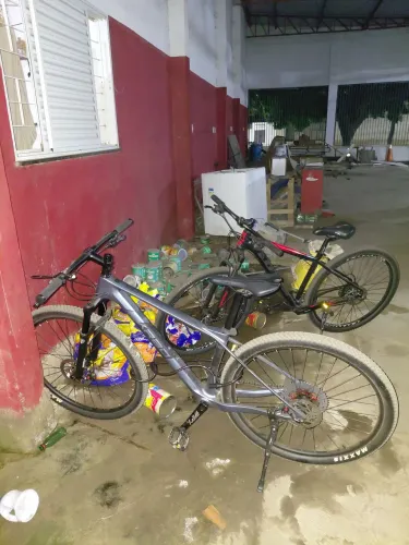 Vendo bicicleta MTB Aro 29 Carbon Toray T17 boost 12v cinza