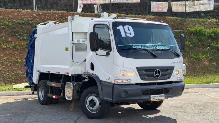 CAMINHÃO COMPACTADOR 1016 ANO 2019