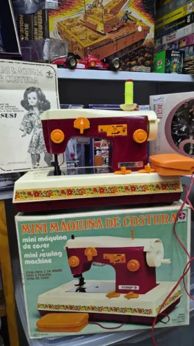 Mini Máquina de Costura Estrela 1978.